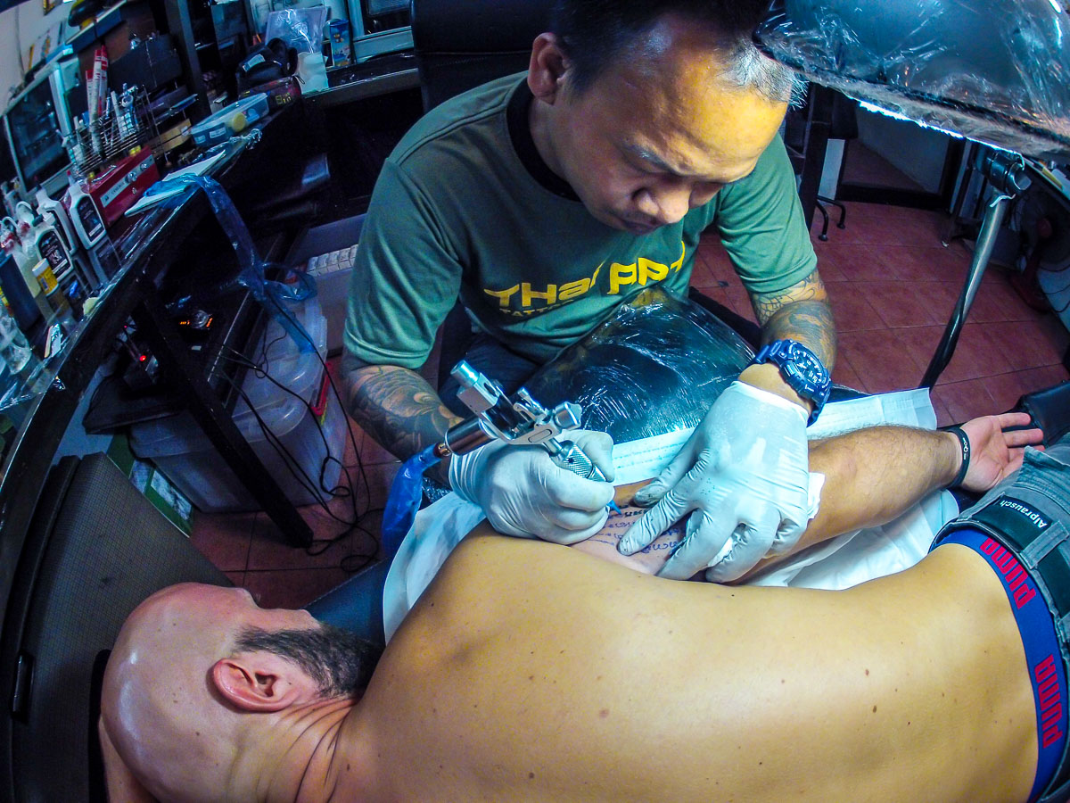 Hah Taew: Das 5 Zeilen Sak Yant Tattoo